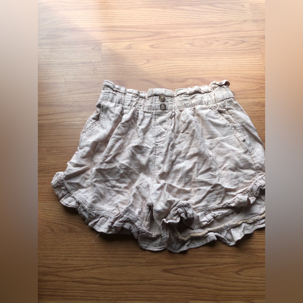 Time and Tru Light Beige Ruffle Hem Women's Shorts